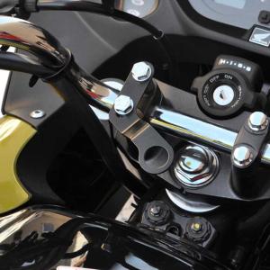 Bordsteckdosenhalter mit Befestigungsmaterial