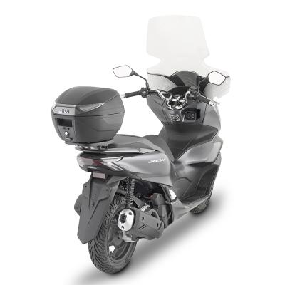 Givi C30NT - Monolock Topcase mit Platte schwarz, mit transparenten Reflektoren