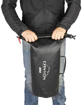 GIVI GRT714B CANYON Schwarze wasserdichte Rolltasche, gelbe Innenseite, Volumen 20 Liter